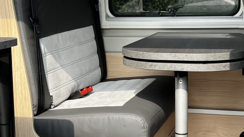 Camperrent 400 – 3p Sunlight bus from 2025