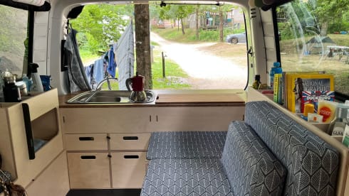 Ventje Avocado – Guy Avocado '24; 4p Volkswagen camper van from 2024