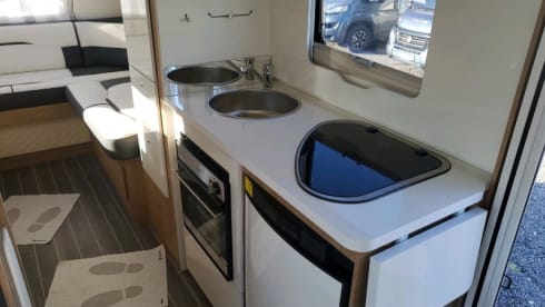 Auto Roller 746 – 2024 Fiat Auto Roller 746 automatic rear lounge 6 berth + 6 seats 