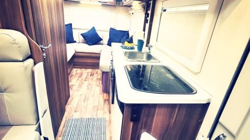 ‘Tay’ – Fiat Rollerteam 746 à 6 couchages, spacieux et confortable sur la route.