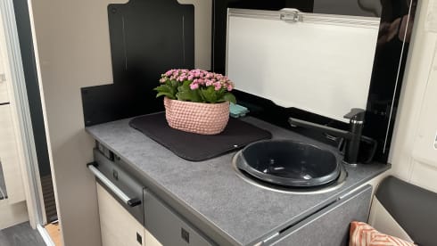 4p Challenger semi-integrated model 2023-limited edition