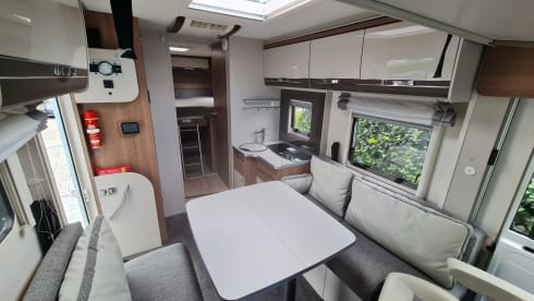 Luxurious Dethleffs Trend integrated (with level system, double air conditioning and zp)