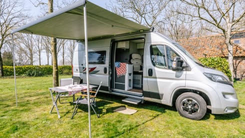 Jackie's hut – Beautiful Peugot Camperbus, 150 HP