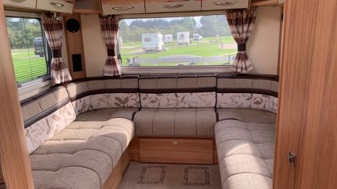 Luxus geräumiges Wohnmobil mit 6 Schlafplätzen