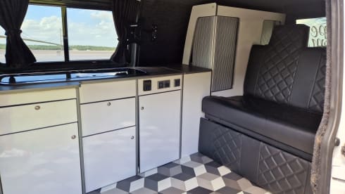 The Poacher – VOLKSWAGON T5 LWB