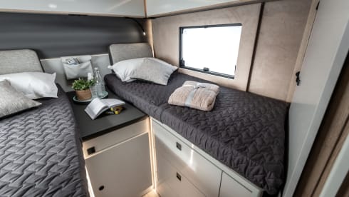 2026 4P McLouis 870+roof air conditioning, automatic 180 hp, bicycle rack, LPG, underfloor heating 