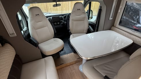 Mclouis  – Dora - Camping-car familial de luxe 4 couchages 