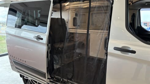 Campervan Bürstner per 4 persone, modello 2022.