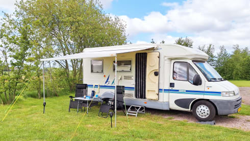 Crystall – Beautiful, neat 2-person camper