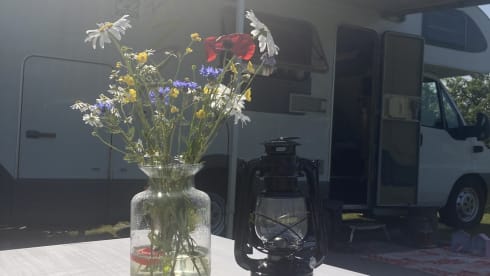 Nice 6 person Knaus Sun Traveler family camper