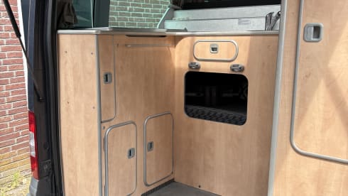 Ford-Campingbus für 4 Personen, Baujahr 2010