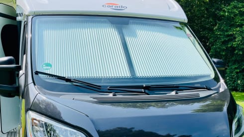 Comfort 5.9 – Carado Semi-Integral 2-4 persons Compact