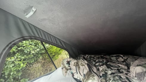 Rainbow Magnus – 4 berth Mercedes-Benz campervan from 2009