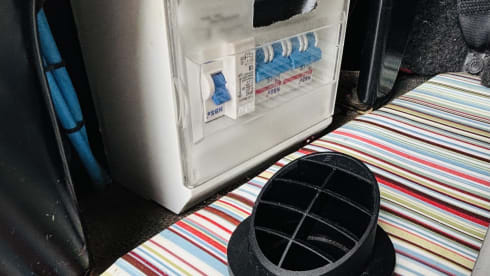 JAXX ~ THE LWB, BIGGER, BETTER CAMPERVAN – VW T5 Langversion ~ Retro-Interieur ~ 4 Schlafplätze ~ Heizung ~ Top-Ausstattung 