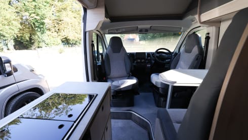 68 – Campervan Autotrail Expedition 68 a 4 posti letto, disponibile dal 2026.
