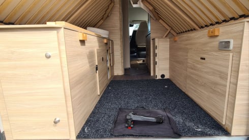 Knaus Boxstar – Beautiful 3/4 person bus camper