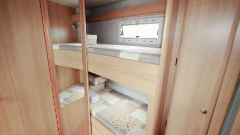 Onze supergezellige camper! – Nice spacious 6 person Ford Rimor 678
