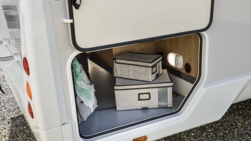 Phoenix – Phoenix 2027 6 berth 747 Auto Habitation Air con 