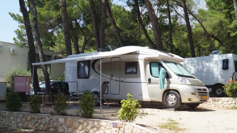 Ixeo IT 720 – 4p Bürstner semi-integrated from 2010