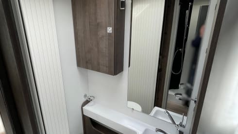 Lokatena – New Benimar Bel Air, semi-integrated with 5 seats and 5 beds