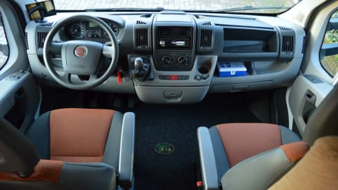 Beautiful complete and very neat 6-person camper (Fiat Ducato Joint S)