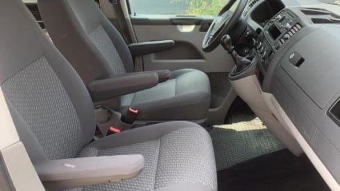 2p Volkswagen campervan uit 2015
