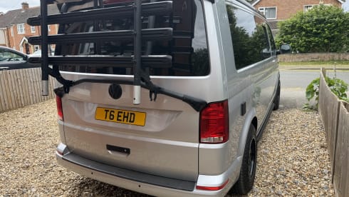 Volkswagen Transporter T6.1 2021 con 4 posti letto! 
