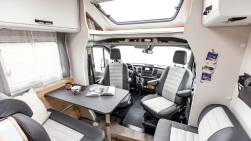 T690 – New Sunlight T690c semi-integrated camper 4 pers. Mj24