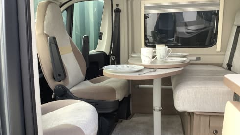 Ronnie – 3 berth Compass CV 40