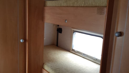 Seven-berth motorhome with double dinette