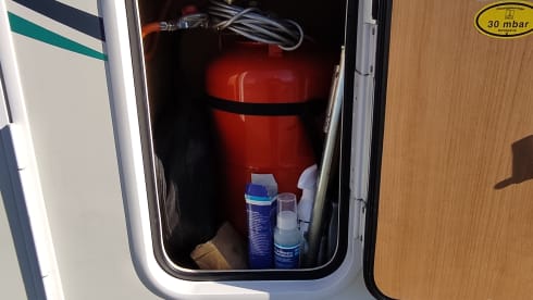 Diesel de roze schaats (kids zijn creatief 😄) – Comfortable and complete 6p alcove camper