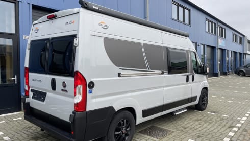 Tourer 5.9 – Carado CV 601 - fixed bed with a length of 5.99 METER!