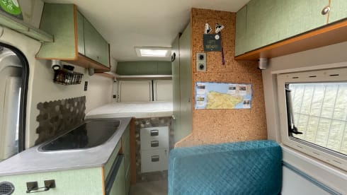 Ollie – 2p Volkswagen bus from 2004