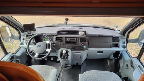 Spacious and comfortable family camper. 6p Chausson alcove from 2008