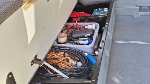 Lenny – 4p Ford bus uit 2009