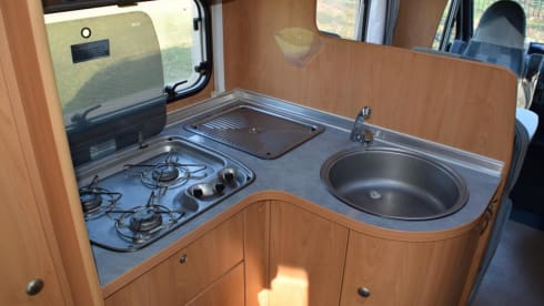 Freedom traveler – 4p Bürstner semi-integrated uit 2006