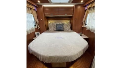 Laika – Very nice luxury Laika Hymer Camper