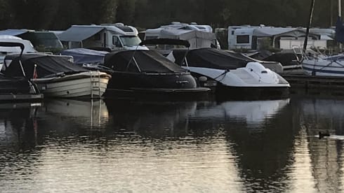 Vrijheid op wielen – Powerful luxury Hymer Mercedes camper semi-integrated from 2019