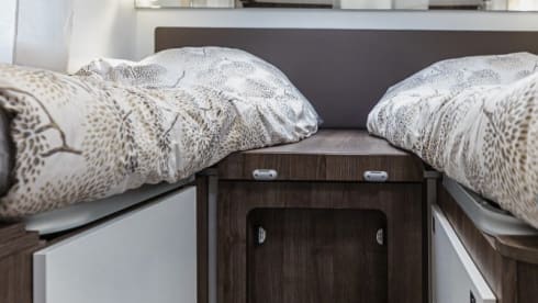 Brand new super equipped Benimar Cocoon 463 automatic
