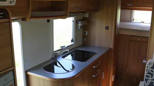 Super Brig 677 TC – Spacious Super Brig 677 TC with 6 beds and XXL garage!