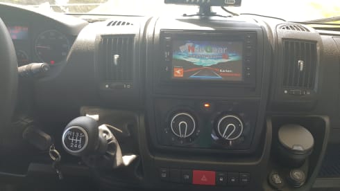 Zeer LUXE 6 pers. Camper met Airco en XL Garage BJ 2013