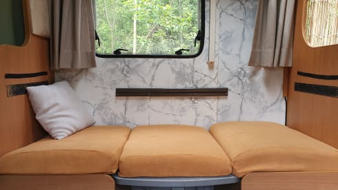 Lucky – Spacious and complete camper (7p-2012-euro5)