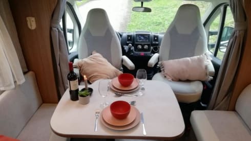 Huisje op wielen – 4p Carado semi-integrated from 2021