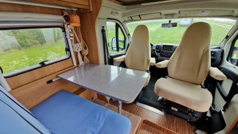 Smart & strong! 131hp - 2p - MaxxFan - CarPlay - Solar panel