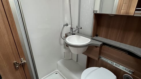 Comfortable and economical 6p motorhome with plenty of storage space (175hp)