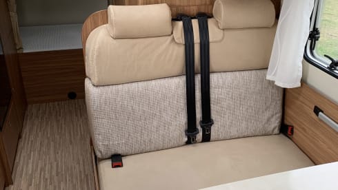 Luxurious and modern family camper for 4 (5-6) people