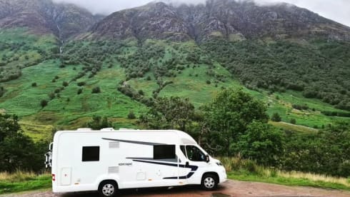THE SAVOY – Swift Escape 694 Luxury Island Bed Motorhome Pets 5G WIFI Smart TV