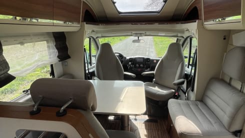 Luxury 5-person camper