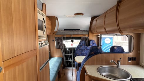 5 person comfort on wheels bunk bed, air conditioning and solar panel 