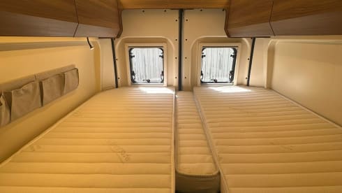 Nr. 7 – Rimor van single beds